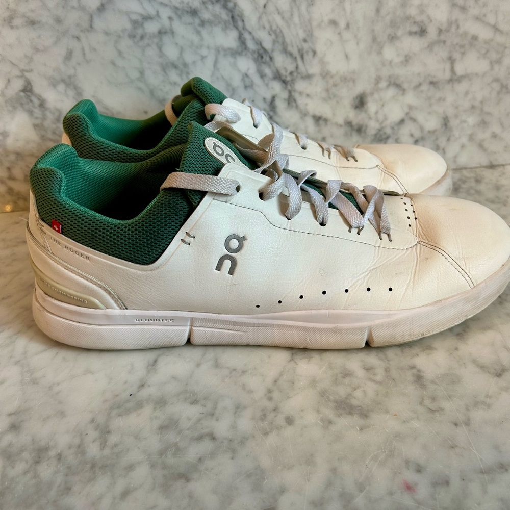 On Running THE ROGER Sneakers Men's 12
White Leather Federer CloudTec